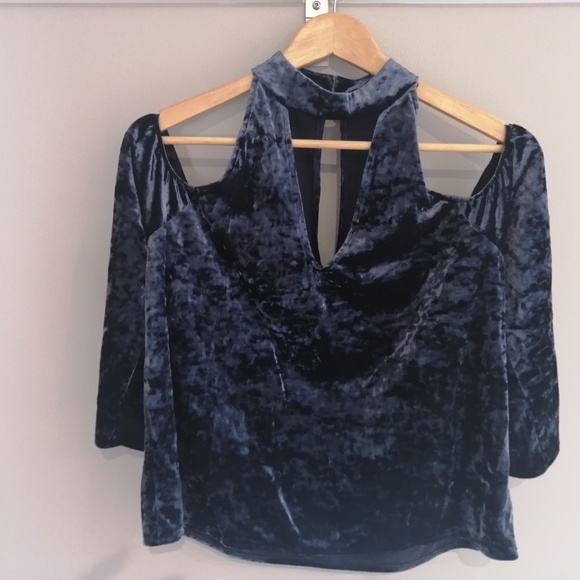 AE Crushed Velvet Cold Shoulder Navy Blue Top NWOT - Picture 4 of 8